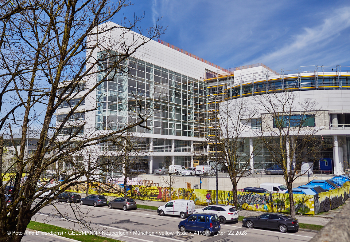 22.04.2023 - Baustelle auf der ehemaligen Allianz-Versicherung in Neuperlach